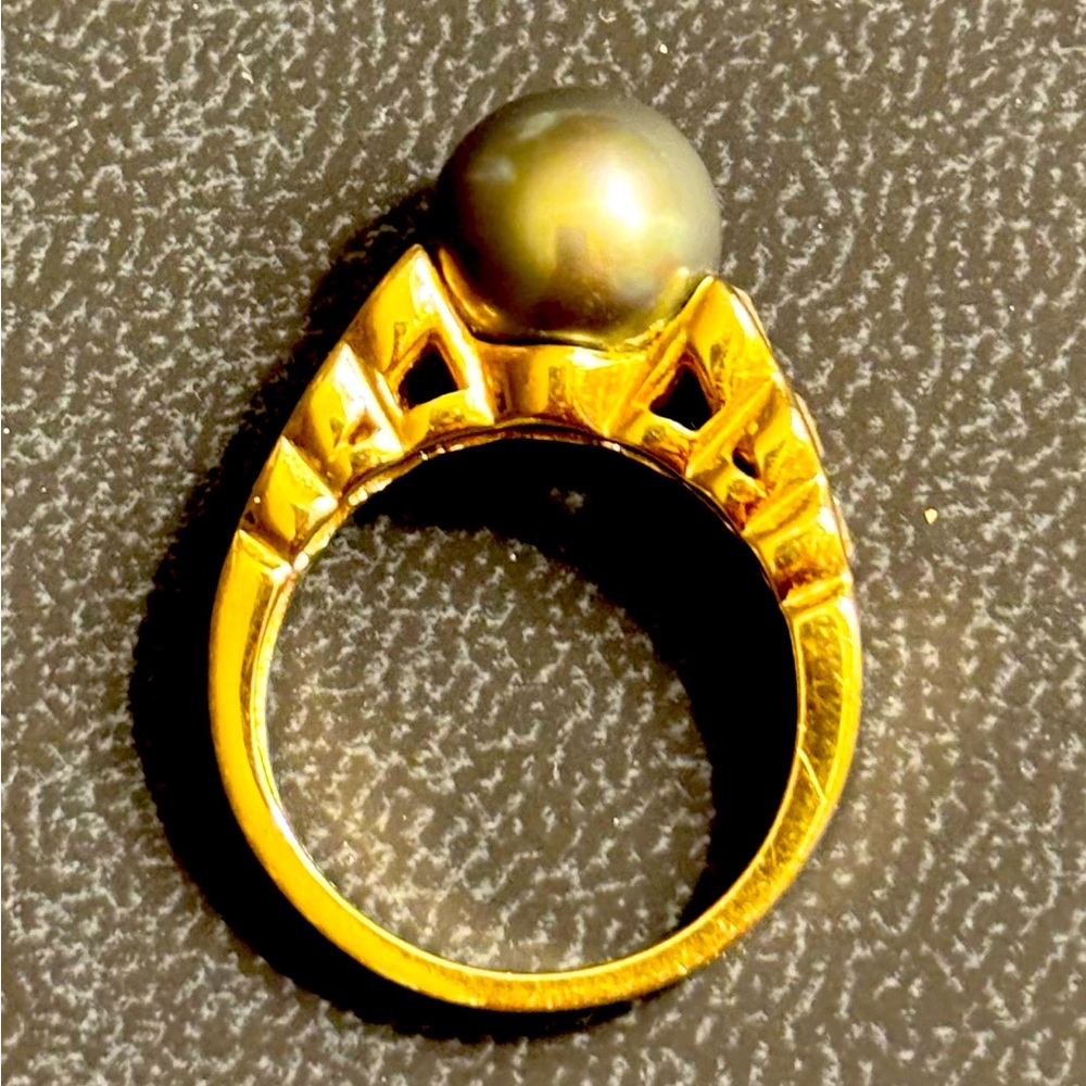 Exquisite Tahitian pearl ring